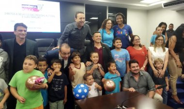 Prefeito Vitor Prado participa de audiência e garante atenção aos autistas e familiares