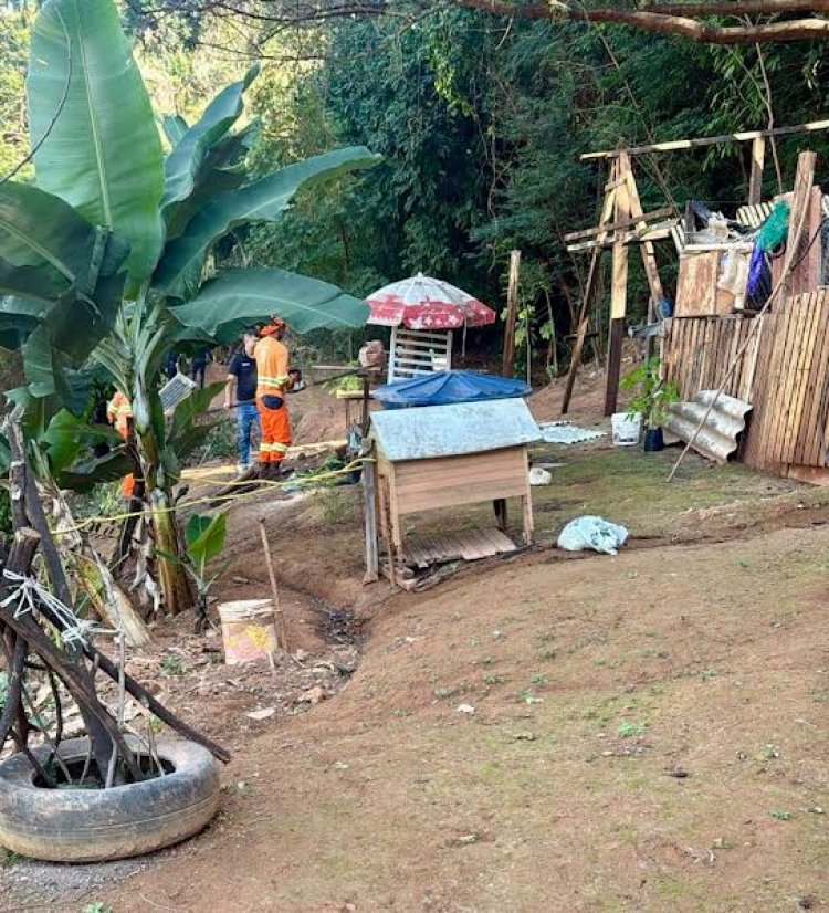 Prefeitura de Ipatinga realiza operação para remoção de estrutura irregular em área pública no bairro Nova Esperança