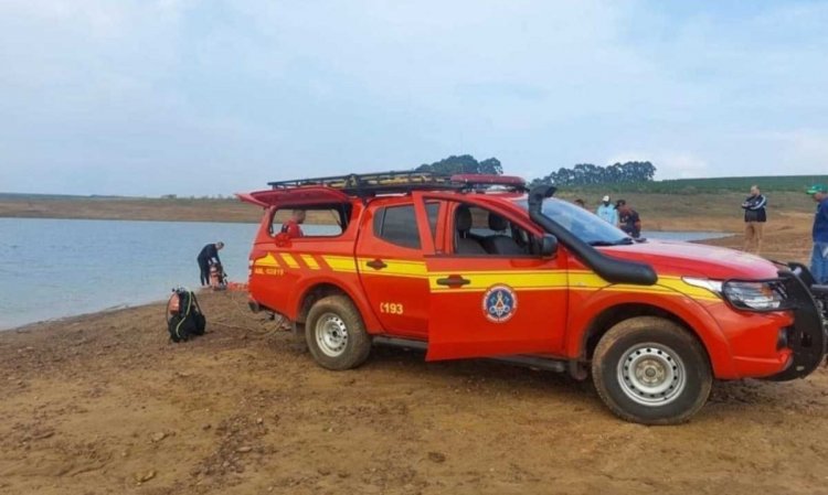 Bombeiros resgatam corpo de homem que se afogou após salvar filho e sobrinho