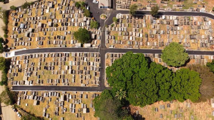 Cemitério de Fabriciano recebe obras de pavimentação e se prepara para o Dia de Finados