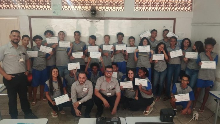 Estudantes de Coronel Fabriciano participam de programa da JA Minas Gerais