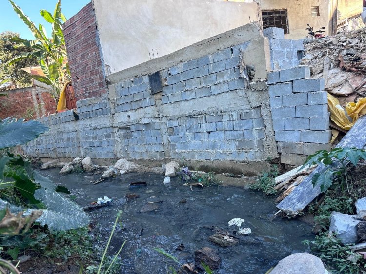 Obras de ampliação dos sistemas de esgotamento sanitário avançam em Coronel Fabriciano e Timóteo e recuperam córregos e ribeirões