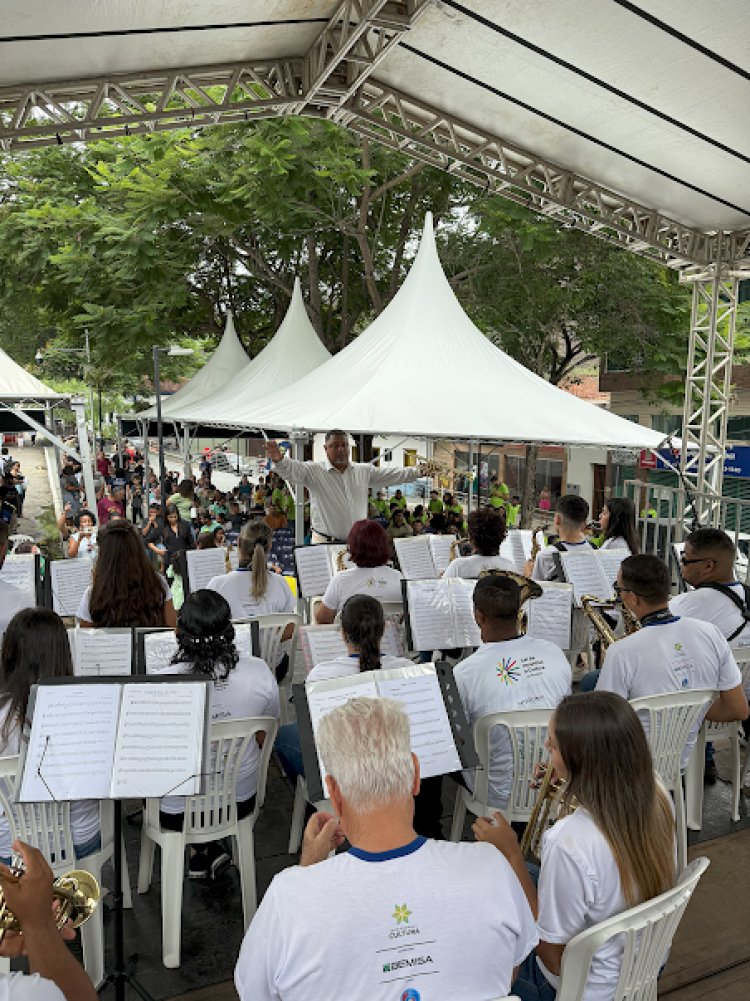 Encontro de Bandas de Música encanta Antônio Dias